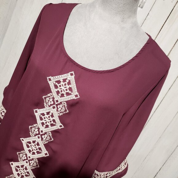 Xhilaration L Juniors Top Blouse Burgundy Purple Embroidered Flowy 3/4 Sleeve - Picture 2 of 6